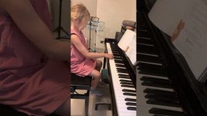 Первые уроки фортепиано для малышей. Играем без нот