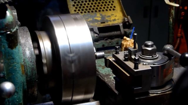 Способ нарезания дюймовой и др. некратной шагу винта резьбы маточной гайкой на токарном станке 1к62