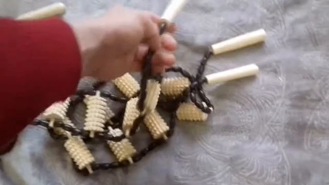Купить Массажер для спины ленточный с игольчатыми валиками деревянный смотреть онлайн