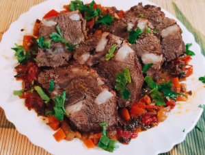 Говядина, тушенная в Вине с овощами/Праздничный рецепт мяса