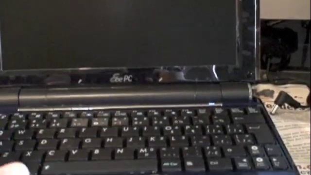Asus Eee PC 1000HE First Look and Review смотреть онлайн