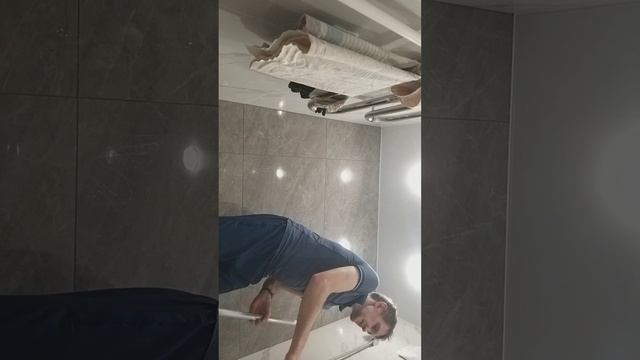 Установка шторки для ванны одним молотком на 4 шурупа смотреть онлайн