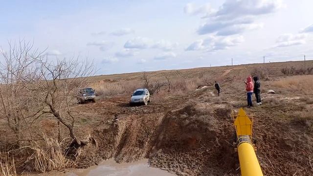 Ховер Киа спортейдж и Мицубиси делика, кто меньше испачкает колёса)покатушка после дождя #offroad смотреть онлайн