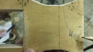 Настенный кронштейн для гитары.