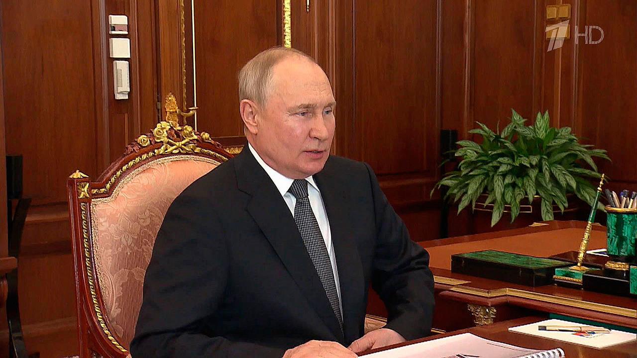 Владимир Путин провел встречу с председателем Центризбиркома Эллой Памфиловой