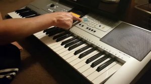YAMAHA PSR E 323