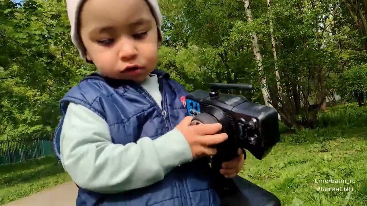 БатинСын 1.8 года и машинка на пульте - WPL B24 гуляем за старшим. Это не быстрый RemoHobby Smax!
