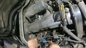 LD20 замена топливного фильтра. Nissan vanette 1990г.