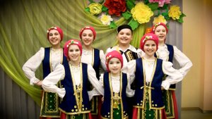 Народная греческая песня «Кало Пасха» в исполнении вокальной группы «Бузуки».