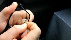 Как убрать надпись(буквы) с очков(линз).