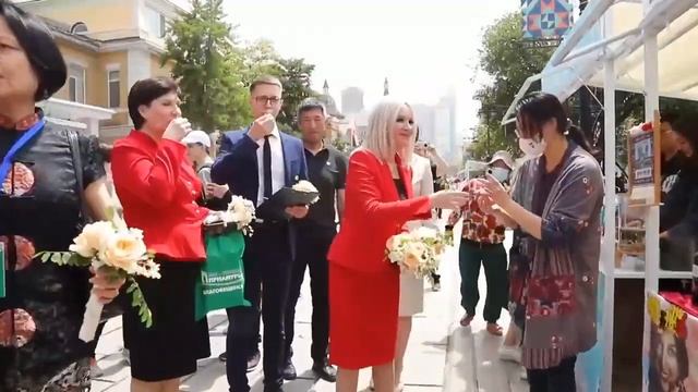 Благовещенский «Город в цвете» и «Цветущая акация» Даляня могут «подружиться» смотреть онлайн