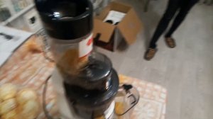 Обзор шнековая соковыжималка Kambrook AJM403