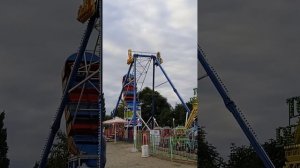 Ейск. Качели "Емеля" и карусель "Орбита"