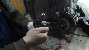 Замена шаровой опоры на Тойоте Авенсис