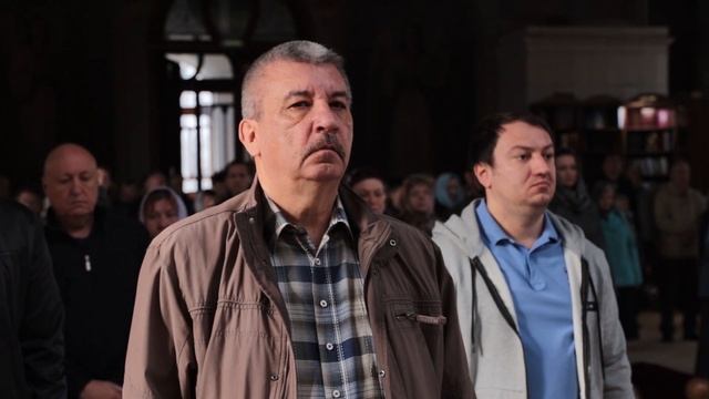 Великий Четверг. Архиерейское богослужение в соборе Рождества Христова (13.04.2023 г.) смотреть онлайн