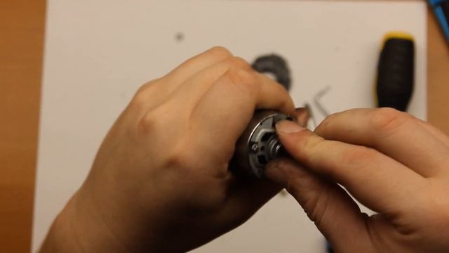 Пошел дым из шуруповерта? Ремонт шуруповерта. Из шуруповерта выпала пластина - покажу откуда она? смотреть онлайн