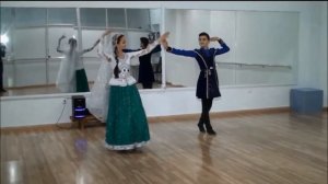 Uzundere rəqsi Zengi liseyi