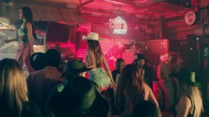 Little Mix - No More Sad Songs ft. Machine Gun Kelly