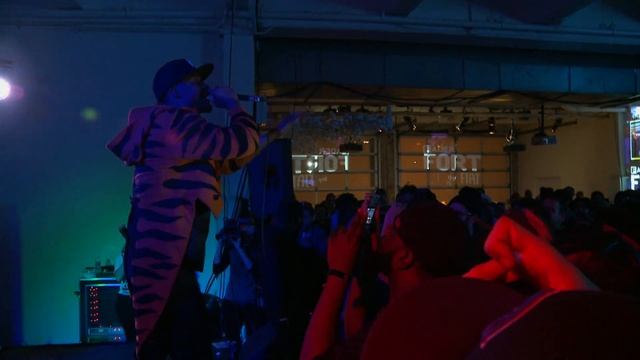 Danny Brown - Radio Song (Fader Fort by Fiat 2011) смотреть онлайн