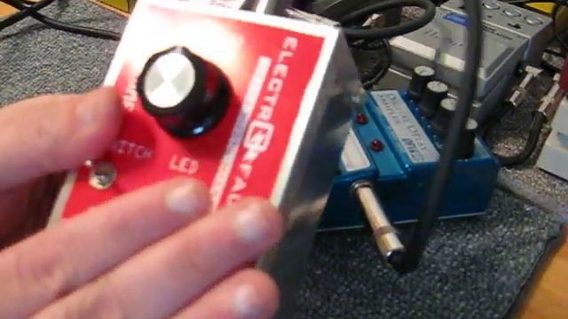 the Electro-Faustus EF102 Photo Theremin