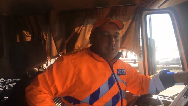 В Днепре круглосуточно и без выходных убирают дороги смотреть онлайн