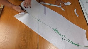 Как сшить сарафан в клетку с фигурными рельефами. Моделирование и раскрой теплого сарафана.mp4