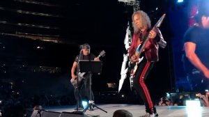 Металлика исполняет песню гр.Кино "Группа крови"