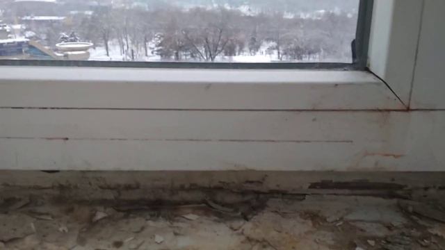 Дует из пластиковых окон между подоконником и рамой,намерзает лед на стекле,ремонт и отделка откосо смотреть онлайн