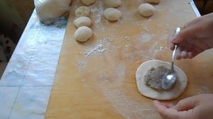 Беляши с мясом  в духовке и........ Очень  вкусно!