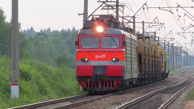 Электровоз ВЛ11-107А/116Б с хозяйственным поездом платформа 252 км БМО 28.06.2020 смотреть онлайн