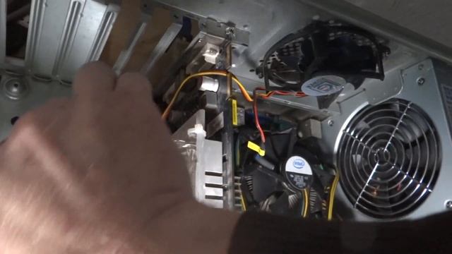 Ставлю на материнскую плату не подходящий процессор. Прошиваю не родной БИОС. смотреть онлайн