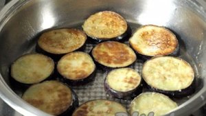 Бутерброды с баклажанами, помидорами и сыром