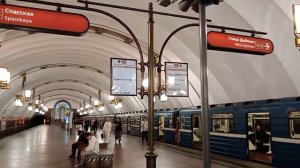 Санкт-Петербург, Лиговский проспект, утром в метро