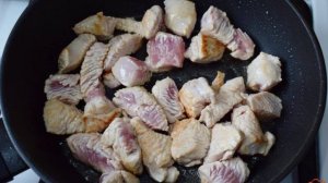 Индейка с рисом на сковороде