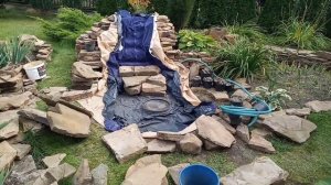 Как самостоятельно сложить водопад из подручных материалов