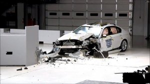 Краш тест: Mercedes E class 212 vs BMW 5 F10