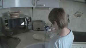 Утро, собираюсь в школу