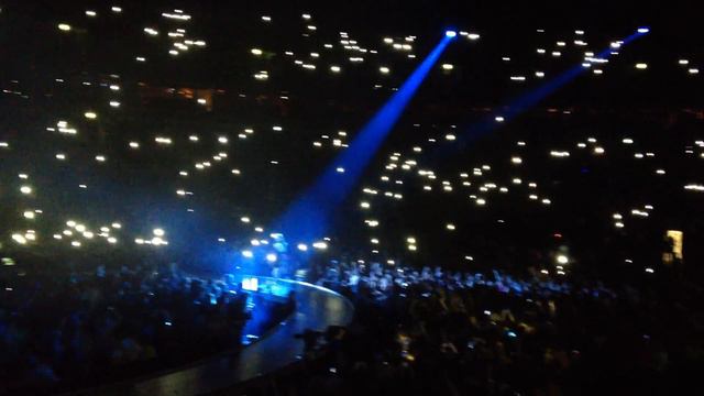 Robbie Williams @ Санкт-Петербург, Ледовый Дворец, 09.04.2015 смотреть онлайн