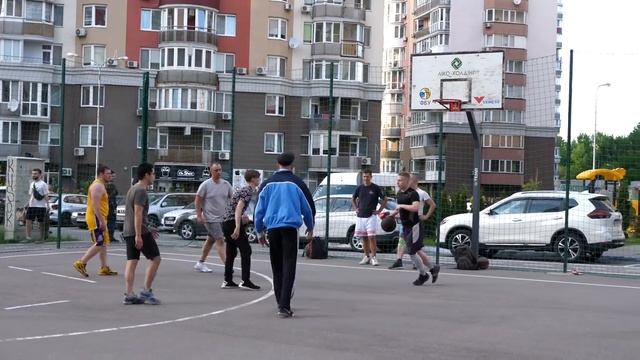 Профи притворился ДЕДОМ на Баскетболе #2 | Old Man Basketball Prank