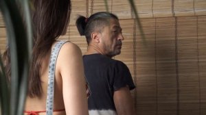 Красивые и раскованные модели на фотосессии в студии.