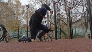 Учусь ходить заново. Тренировка на улице.