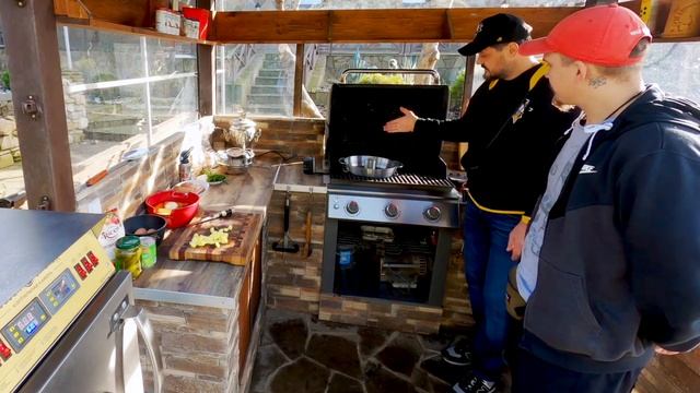 Оливье рецепт НА ГРИЛЕ. Форель горячего копчения. Новогодний стол смотреть онлайн