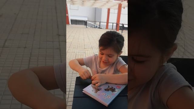 Мирра разбирает подарки с детского мира ?✌️??