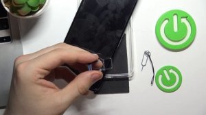 Как вставить сим карту и карту памяти в TCL 30