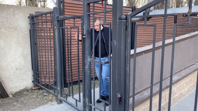 Безкомфортная городская среда на Октябрьской набережной. Богдан на связи.