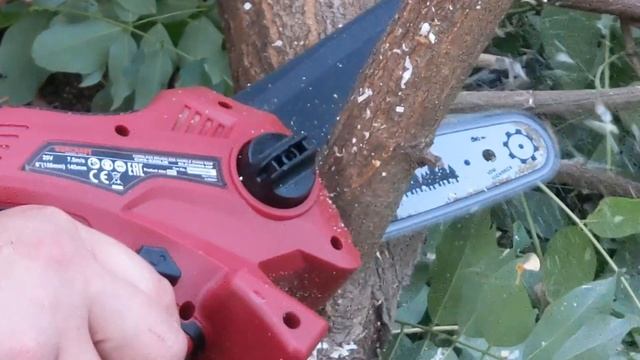 мини аккумуляторная цепная пила смотреть онлайн