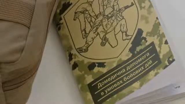 Кличко передал 2000 аптечек экстренной помощи на передовую