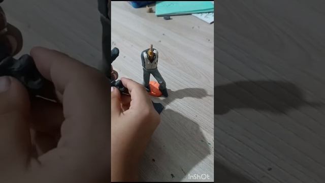 большой камерамен из пластилина ?
