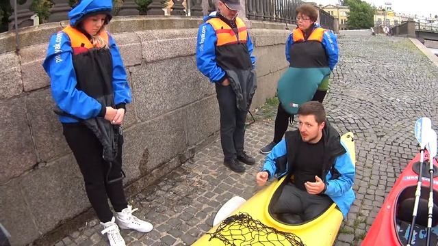 Гид-каякер проводит инструктаж смотреть онлайн