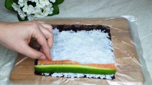 СУШИ РОЛЛЫ ДОМА вкусно и дёшево/простой рецепт суши в домашних условиях